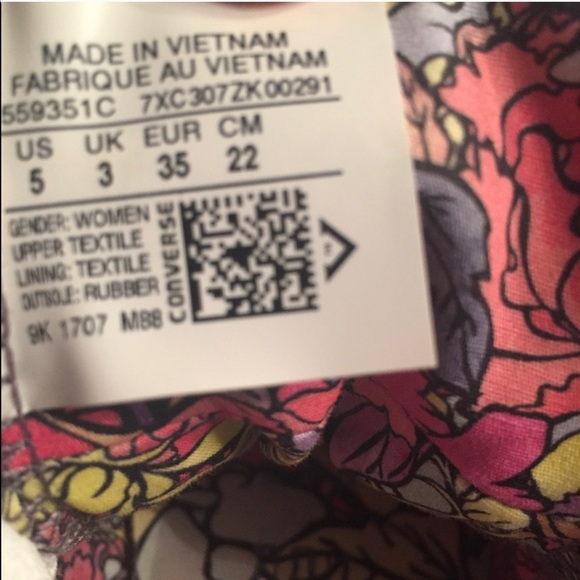 SOLD Converse - Picture 6 of 6